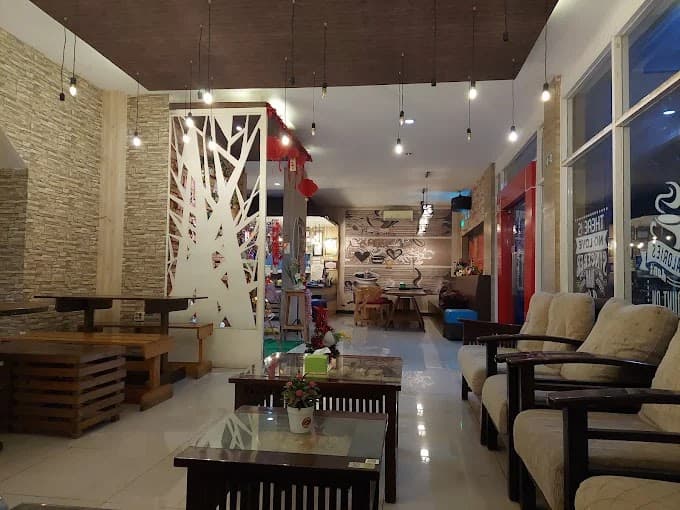 Raya Cafe and Resto Madiun 3