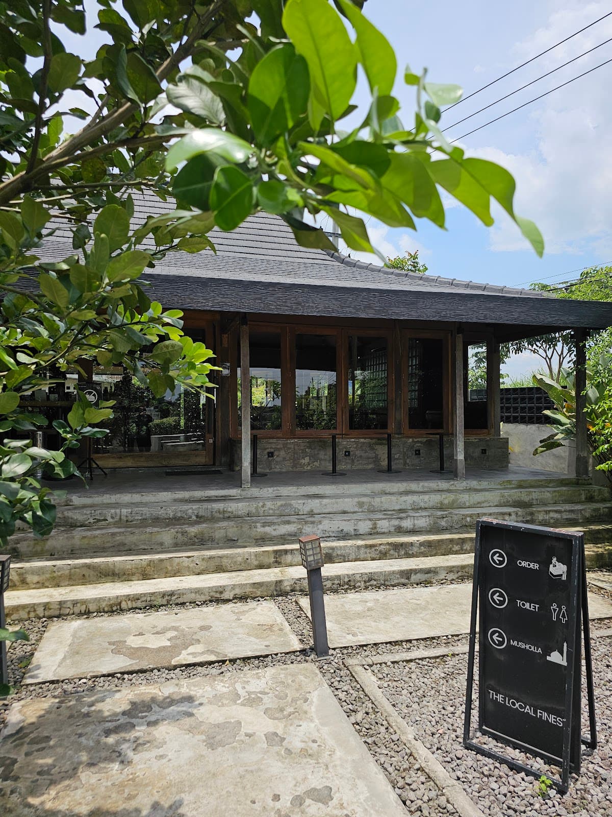 Hyang Cafe & Local Finest 2