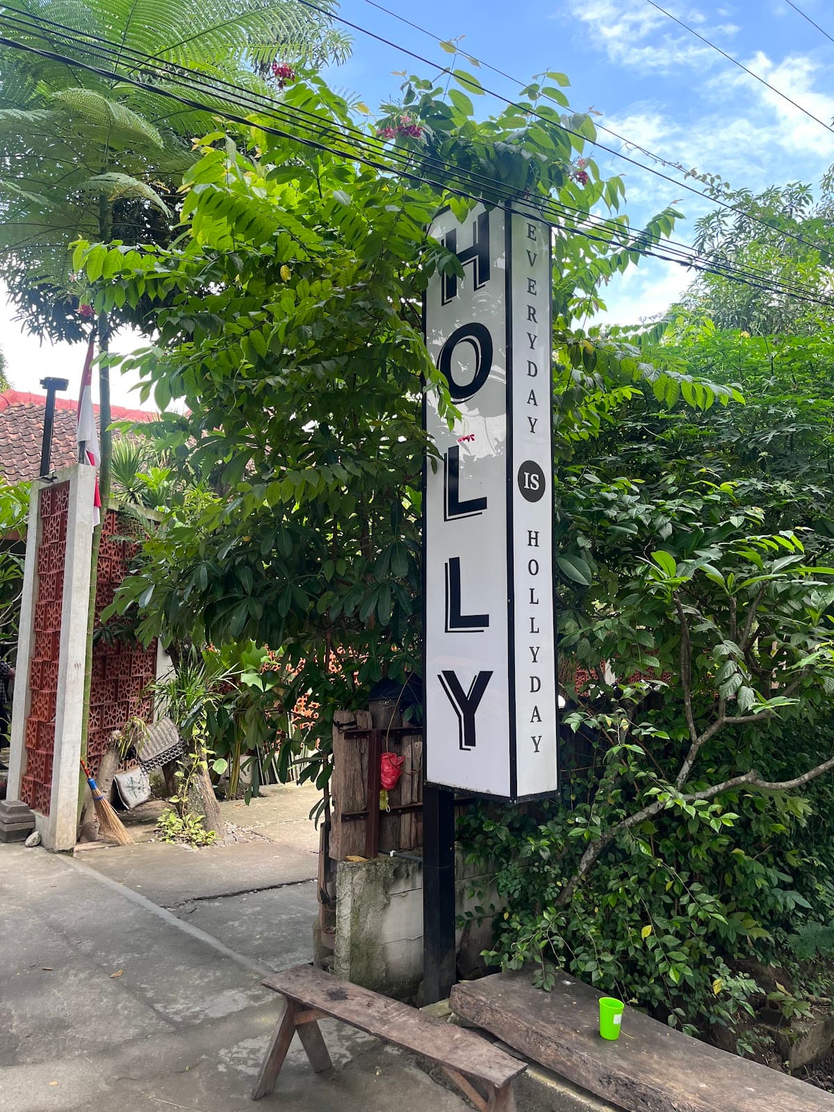 Holly Cafe 