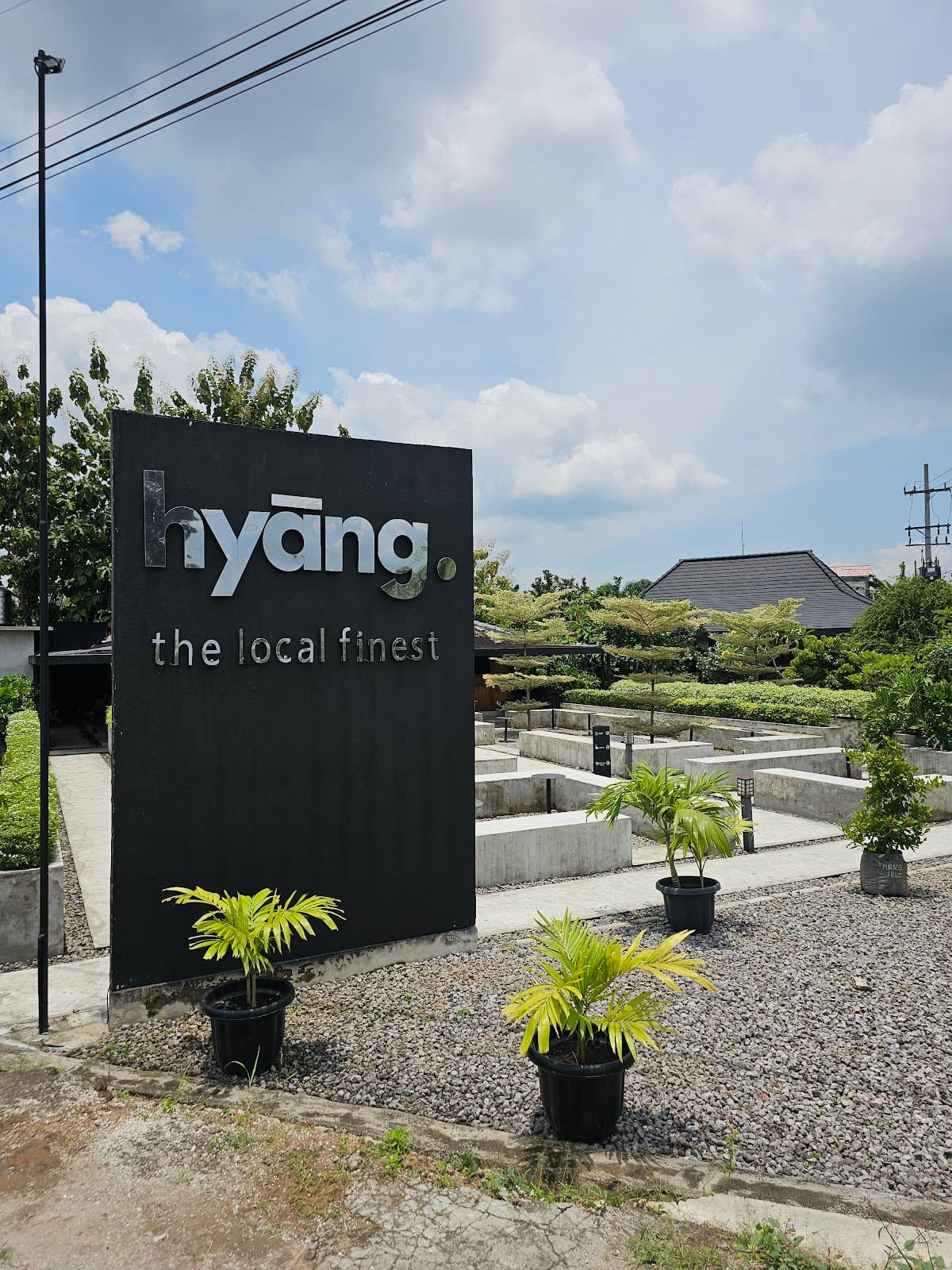 Hyang Cafe & Local Finest